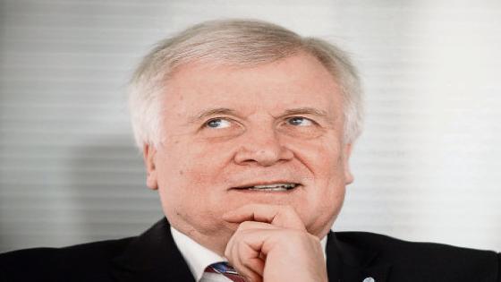 المانيا : وزير الداخلية الألماني يؤكد أن المانيا مسيحية وان “الإسلام “لا ينتمي” إلى بلاده