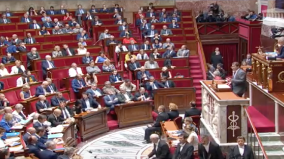 فرنسا : قانون جديد للهجرة واللجوء……..