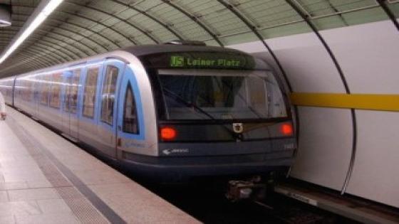 المانيا: مهاجر سري مغربي يعتدي على مواطنة ويدفعها على مسار المترو.