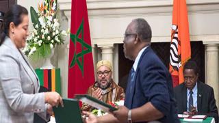 العاهل المغربي ورئيس زامبيا، يترأسان مراسم توقيع شراكة بين المغرب وزامبيا في مجموعة من الميادين