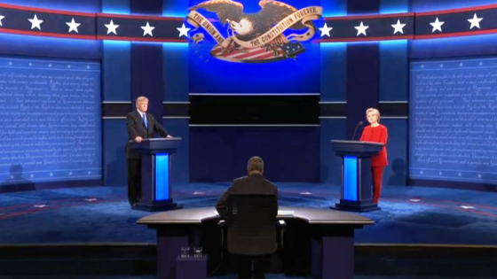 أول مناظرة بين ترامب وكلينتون تتسم بالهجوم والهجوم المضاد وتبادل الاتهامات.