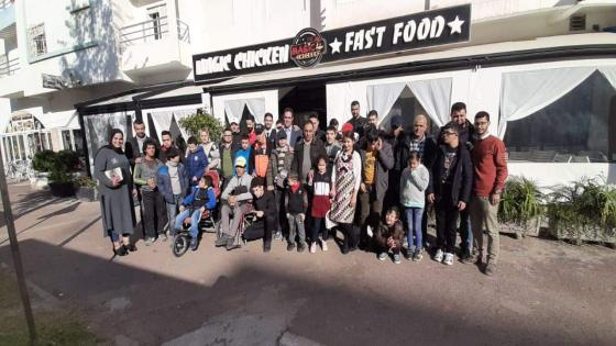 مطعم Magic chickenplus يحتفل بأطفال في وضعية إعاقة