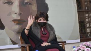 دكتوراة الفخرية وكأس التميز والإبداع من مؤسسات رائدة لأسطورة الفن السابع سمراء النيل الفنانة لبنى عبد العزيز 