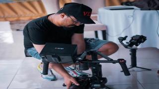 هشام البخاري… فنان يبصم مسيرته الفنية مع فنانين كبار من داخل الوطن وخارجه