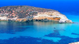 إيطاليا/ قوارب المهاجرين “غزت” جزيرة إيطالية …….