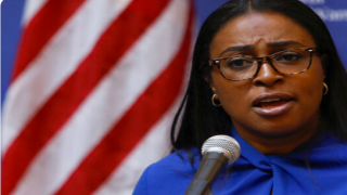 الولايات المتحدة الامريكية/ عمدة مدينة روتشيستر بولاية نيويورك الأمريكية توقف7 عناصر في الشرطة المحلية عن العمل