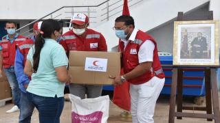 المغرب/عمالة المضيق الفنيدق :870أسرة من مهنيي الصيد البحري و المرضى تستفيد من مساعدات غذائية