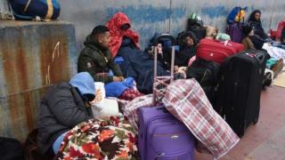 بالدموع: فرحة عارمة للعالقين بسبتة بعد رجوعهم لأحضان الوطن