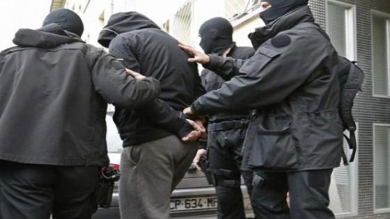 القضاء الفرنسي يتهم ثلاتة مشبوهين بالانضمام إلى عصابة إجرامية إرهابية.