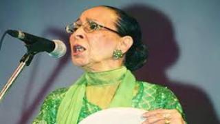 بعد مسيرة طويلة من العطاء، الحاجة الحمداوية تعتزل الغناء